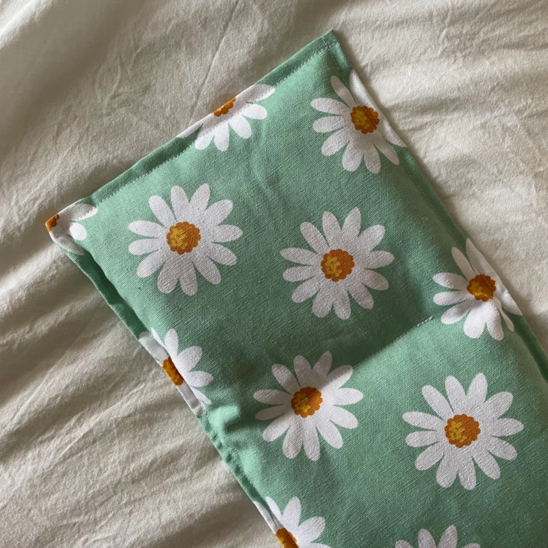 Large Lupin Hot & Cold Pack - Daisy Green